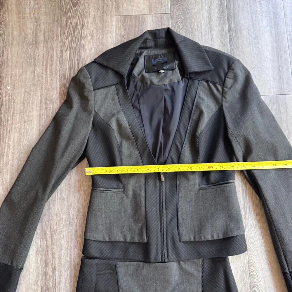 Bebe Collection Y2K Body Shape Half Zip Long Sleeve Collated Lined Grey Blazer 4